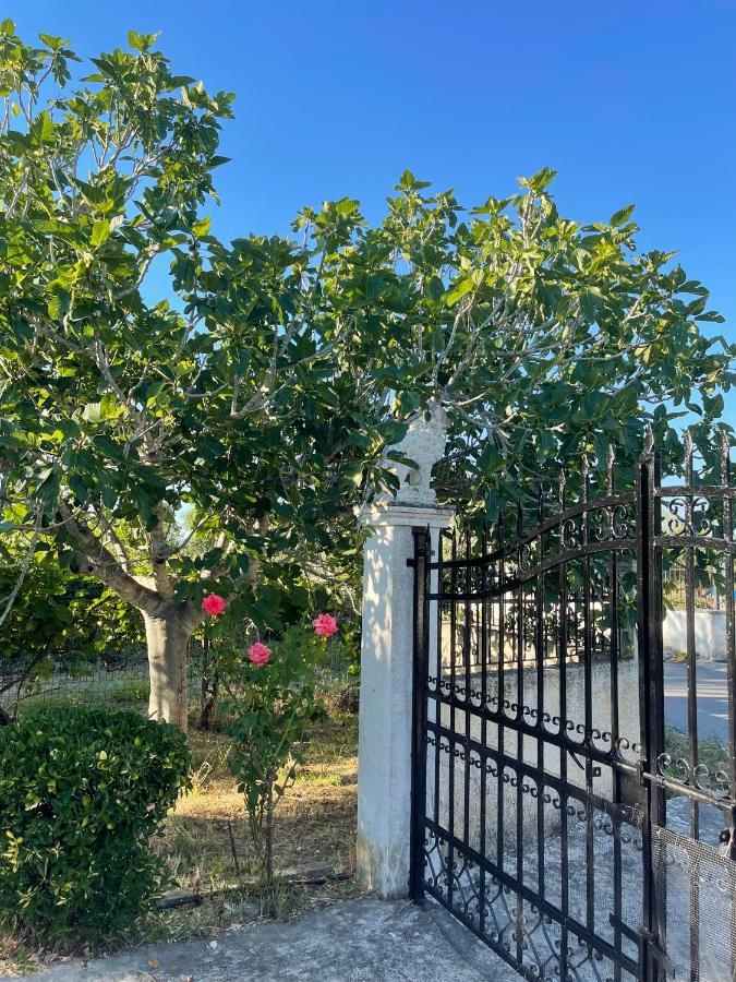 Beautiful Nearby Beach House With Garden, Private Pool And Large Yard Sidari  Bagian luar foto